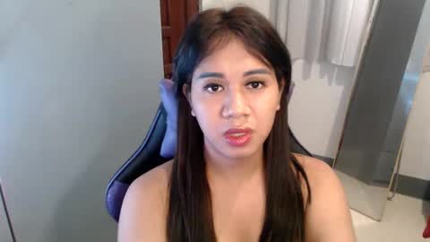 Snapshot of ur_cutiesthotasianxx chatting on December 2024 08:11:02 AM Vee online show from December 2024 08:11:02 AM