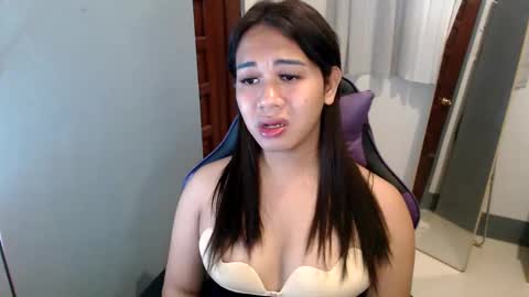 Snapshot of ur_cutiesthotasianxx chatting on December 2024 03:26:01 PM Vee online show from December 2024 03:26:01 PM