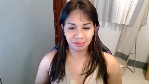 Snapshot of ur_cutiesthotasianxx chatting on December 2024 02:49:02 AM Vee online show from December 2024 02:49:02 AM