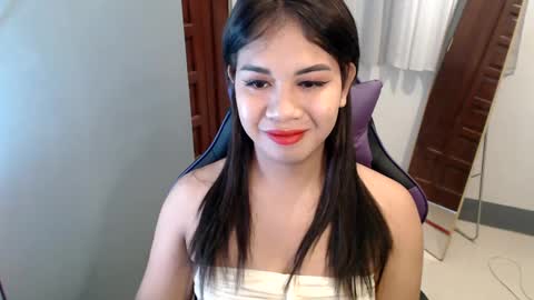 Snapshot of ur_cutiesthotasianxx chatting on December 2024 03:25:02 AM Vee online show from December 2024 03:25:02 AM