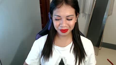 Snapshot of ur_cutiesthotasianxx chatting on January 2025 05:54:02 AM Vee online show from January 2025 05:54:02 AM