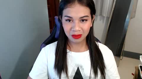 Snapshot of ur_cutiesthotasianxx chatting on January 2025 02:42:01 PM Vee online show from January 2025 02:42:01 PM