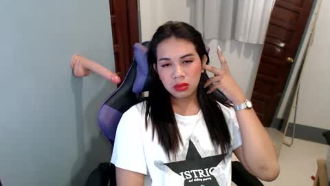 Snapshot of ur_cutiesthotasianxx chatting on January 2025 05:44:01 PM Vee online show from January 2025 05:44:01 PM