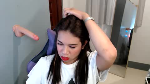 Snapshot of ur_cutiesthotasianxx chatting on January 2025 05:24:02 AM Vee online show from January 2025 05:24:02 AM