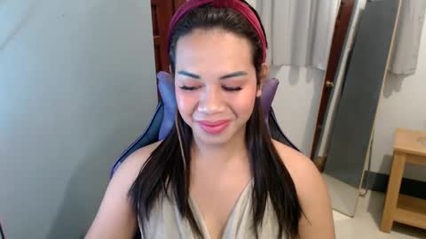 Snapshot of ur_cutiesthotasianxx chatting on January 2025 11:17:01 PM Vee online show from January 2025 11:17:01 PM