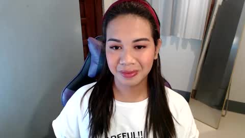 Snapshot of ur_cutiesthotasianxx chatting on January 2025 10:58:02 PM Vee online show from January 2025 10:58:02 PM