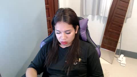 Snapshot of ur_cutiesthotasianxx chatting on January 2025 05:26:02 AM Vee online show from January 2025 05:26:02 AM