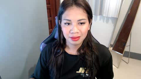 Snapshot of ur_cutiesthotasianxx chatting on January 2025 02:52:01 AM Vee online show from January 2025 02:52:01 AM