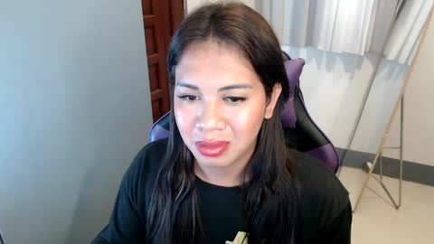 Snapshot of ur_cutiesthotasianxx chatting on January 2025 06:03:02 AM Vee online show from January 2025 06:03:02 AM