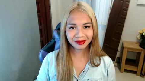 Snapshot of ur_cutiesthotasianxx chatting on January 2025 02:56:02 PM Vee online show from January 2025 02:56:02 PM