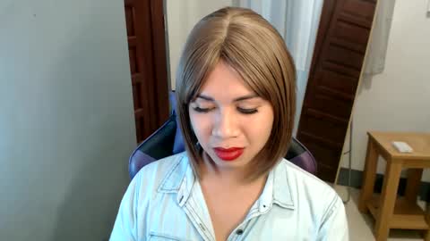 Snapshot of ur_cutiesthotasianxx chatting on January 2025 11:15:02 AM Vee online show from January 2025 11:15:02 AM