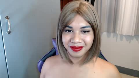 Snapshot of ur_cutiesthotasianxx chatting on January 2025 09:04:02 PM Vee online show from January 2025 09:04:02 PM