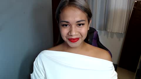 Snapshot of ur_cutiesthotasianxx chatting on February 2025 03:39:01 PM Vee online show from February 2025 03:39:01 PM