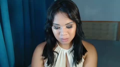 Snapshot of ur_cutiesthotasianxx chatting on October 2025 03:48:01 AM Vee online show from October 2025 03:48:01 AM