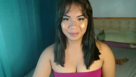 Snapshot of ur_cutiesthotasianxx chatting on October 2025 01:22:01 PM Vee online show from October 2025 01:22:01 PM