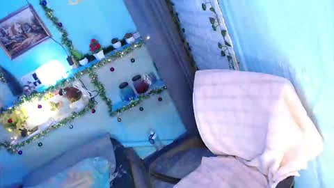 Snapshot of ur_hot_tommiexx chatting on December 2025 02:21:01 AM jennie online show from December 2025 02:21:01 AM