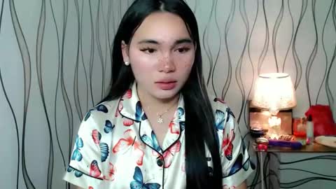 Snapshot of ur_innocent_girlx chatting on November 2025 11:41:01 AM QUEENSY online show from November 2025 11:41:01 AM