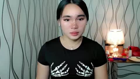 Snapshot of ur_innocent_girlx chatting on November 2025 06:29:01 PM QUEENSY online show from November 2025 06:29:01 PM