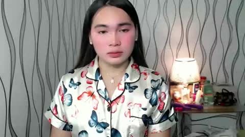 Snapshot of ur_innocent_girlx chatting on November 2025 03:27:02 AM QUEENSY online show from November 2025 03:27:02 AM