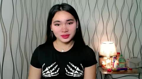 Snapshot of ur_innocent_girlx chatting on November 2025 09:25:02 PM QUEENSY online show from November 2025 09:25:02 PM