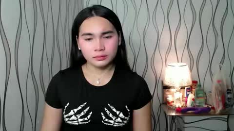 Snapshot of ur_innocent_girlx chatting on November 2025 10:37:02 AM QUEENSY online show from November 2025 10:37:02 AM