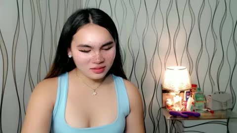 Snapshot of ur_innocent_girlx chatting on November 2025 11:56:02 AM QUEENSY online show from November 2025 11:56:02 AM