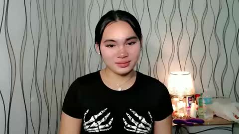 Snapshot of ur_innocent_girlx chatting on December 2025 01:20:02 PM QUEENSY online show from December 2025 01:20:02 PM