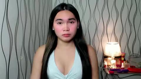 Snapshot of ur_innocent_girlx chatting on December 2025 07:53:02 PM QUEENSY online show from December 2025 07:53:02 PM