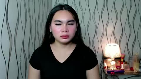 Snapshot of ur_innocent_girlx chatting on December 2025 10:43:01 AM QUEENSY online show from December 2025 10:43:01 AM