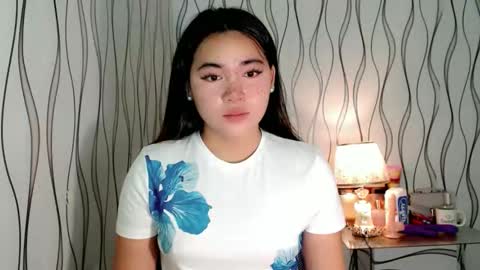 Snapshot of ur_innocent_girlx chatting on January 2026 03:42:02 AM QUEENSY online show from January 2026 03:42:02 AM