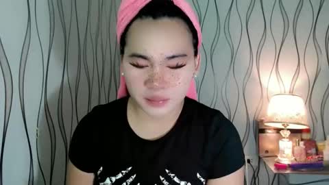 Snapshot of ur_innocent_girlx chatting on February 2026 01:53:02 AM QUEENSY online show from February 2026 01:53:02 AM