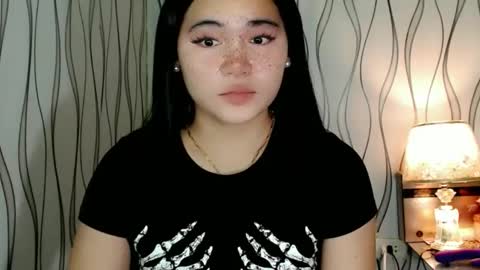 Snapshot of ur_innocent_girlx chatting on March 2026 03:45:02 AM QUEENSY online show from March 2026 03:45:02 AM