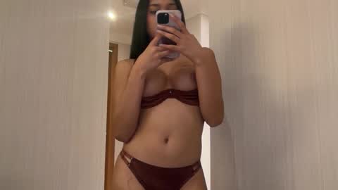 Snapshot of ur_mija_veronica chatting on April 2026 05:16:01 PM Veronica Lodge online show from April 2026 05:16:01 PM