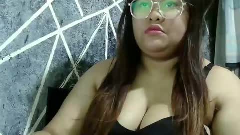 Snapshot of ur_pinay chatting on December 2024 06:56:02 AM Rose --- online show from December 2024 06:56:02 AM