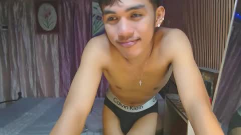 ur_shan21 online show from December 2025 04:35:01 PM