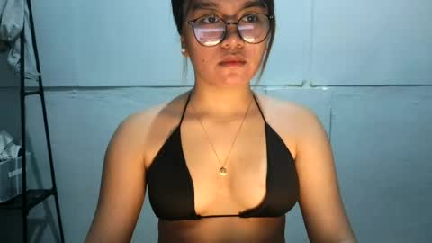 ur_wetwife online show from August 2026 11:59:01 AM