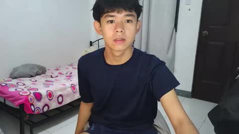 Snapshot of ur_younngtwinkxxx chatting on January 2026 04:33:01 PM Ken online show from January 2026 04:33:01 PM