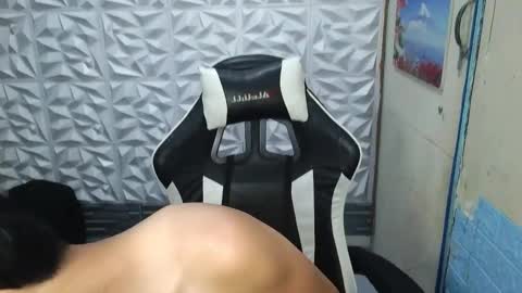 Snapshot of ur_younngtwinkxxx chatting on February 2026 05:22:02 AM Ken online show from February 2026 05:22:02 AM