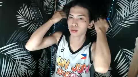 urasiantwinkx online show from June 2026 03:56:01 PM