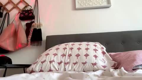 urbabygurl13 online show from April 2026 12:52:02 PM