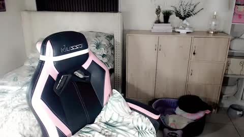 Snapshot of urbabymonica chatting on December 2024 04:58:02 AM MONICA DEMONYETA online show from December 2024 04:58:02 AM