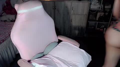 Snapshot of urbabymonica chatting on October 2025 12:44:02 AM MONICA DEMONYETA online show from October 2025 12:44:02 AM