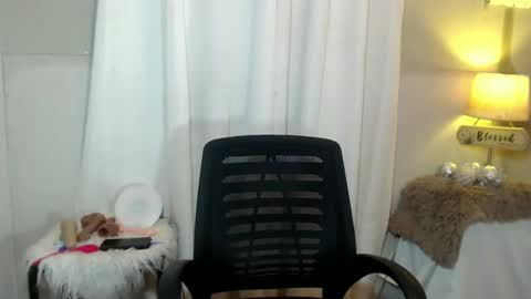 Snapshot of urcrushnextdoor_ chatting on February 2025 03:23:02 PM urcrushnextdoor_ online show from February 2025 03:23:02 PM