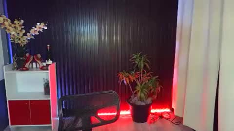 Snapshot of urfavouriteaddiction chatting on November 2025 05:12:01 PM Rianne online show from November 2025 05:12:01 PM