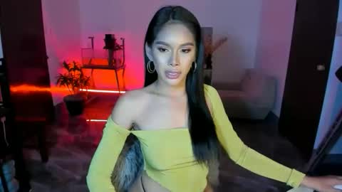 Snapshot of urfavouriteobsession chatting on February 2025 09:09:01 PM Angela Cullens online show from February 2025 09:09:01 PM