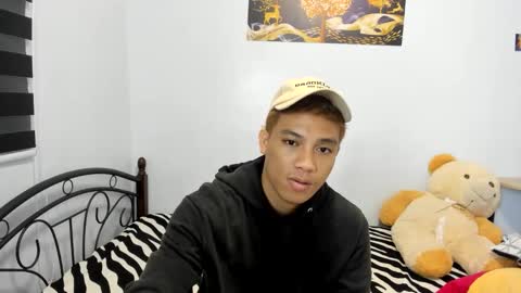 urfucker_vinz online show from May 2026 01:06:01 PM