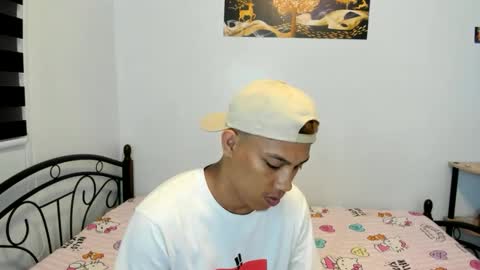 urfucker_vinz online show from May 2026 01:18:02 PM