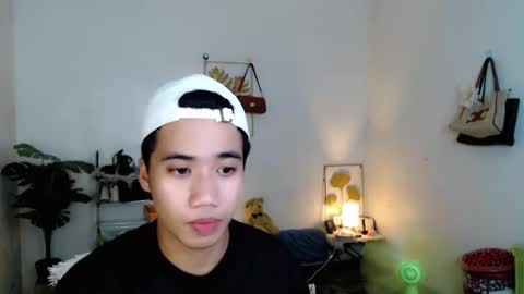 Snapshot of urguy_habibi chatting on January 2026 09:45:02 AM Bib online show from January 2026 09:45:02 AM