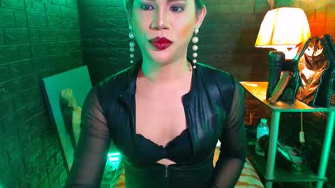 queen norelle online show from December 2024 04:25:01 PM