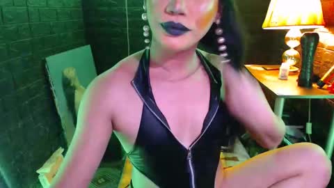 queen norelle online show from October 2025 09:12:02 PM